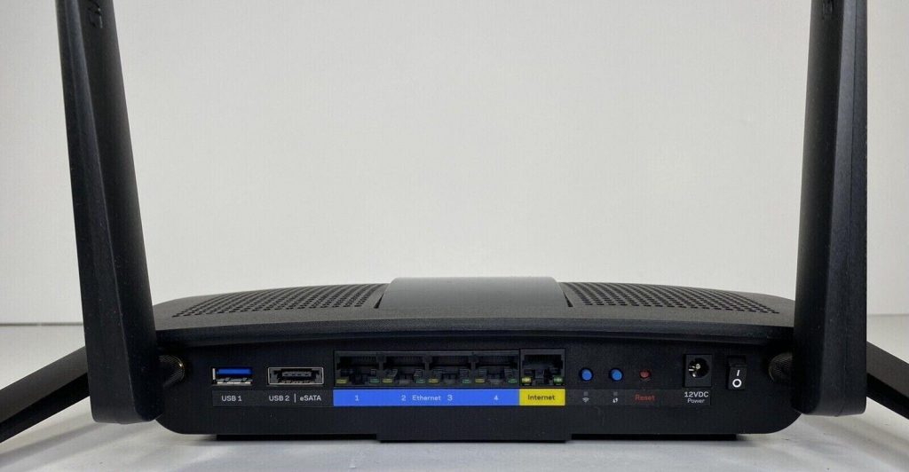 Linksys EA8100 Ports